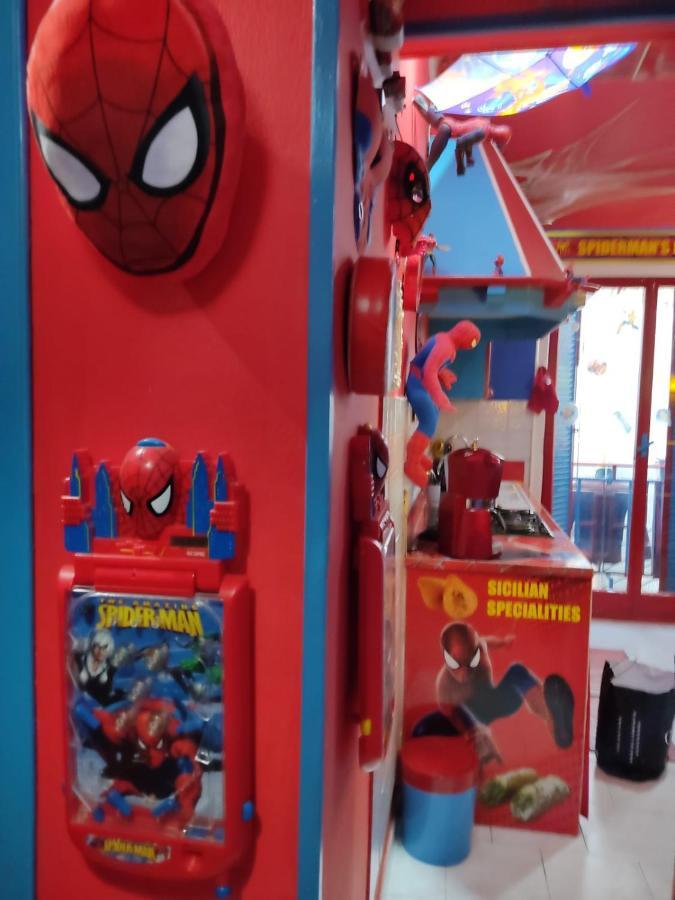 Hotel Spiderman House CTA Exteriér fotografie